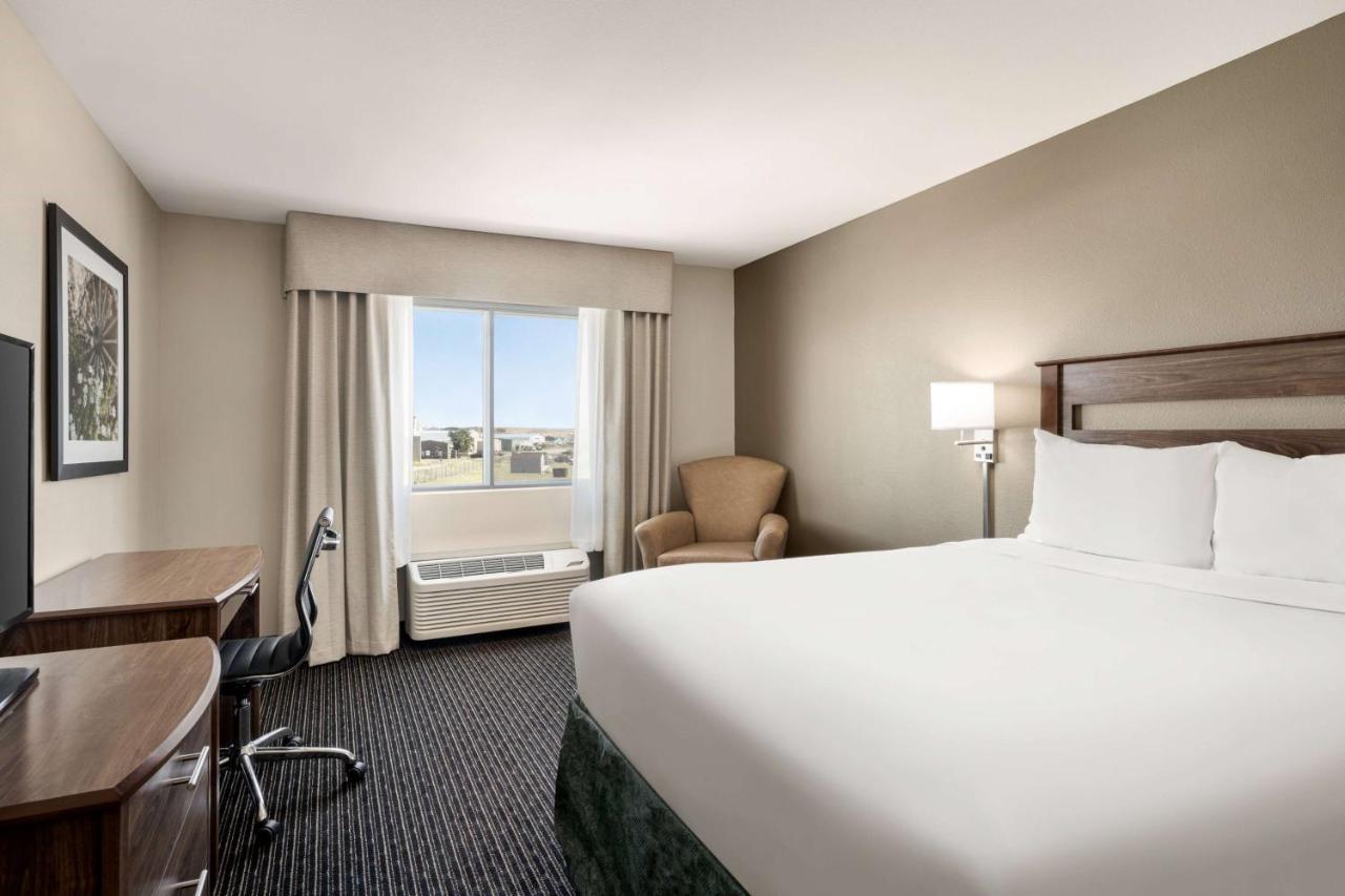 Baymont By Wyndham Rawlins Hotel Exterior photo